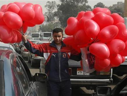 دعوات سلفية لإلغاء عيد الحب في مصر